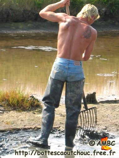Tattoo. Gummistiefel, botas de gomma, rubber laarzen, stivali di gomma, waders, cuissardes caoutchouc, July 2003.