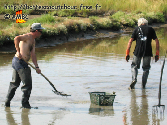 Waders & forks. Gummistiefel, botas de gomma, rubber laarzen, stivali di gomma, waders, cuissardes caoutchouc, July 2003.