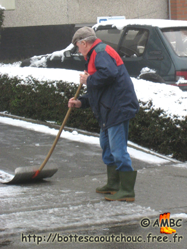 Cleaning the snow in Belgium, 2008. Gummistiefel.