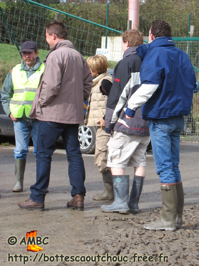 Belgian rubberbooted visitors in Soumagne, Oct. 2003. Rubber laarzen, botas de goma, bottes caoutchouc, Gummistiefel.