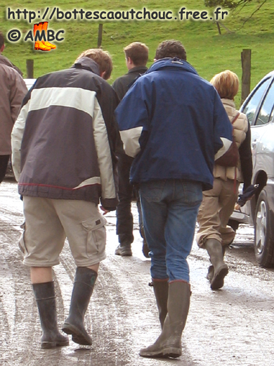 Nice looking rubberbooted  guys in Soumagne, Belgium, Oct. 2003. Bottes caoutchouc, rubber laarzen, gumboots.