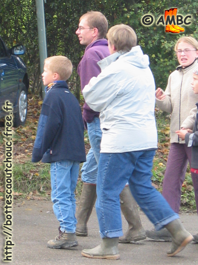 Visitors in Soumagne, Belgium, Oct. 2003. Gummistiefel, rubber laarzen, stivali di gomma, bottes caoutchouc.
