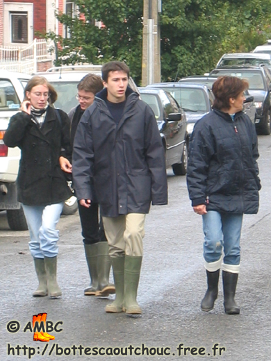 Young Belgian booted guys, Soumagne, Belgium, Oct. 2003. Gummistiefel, rubber laarzen, stivali di gomma, bottes caoutchouc.