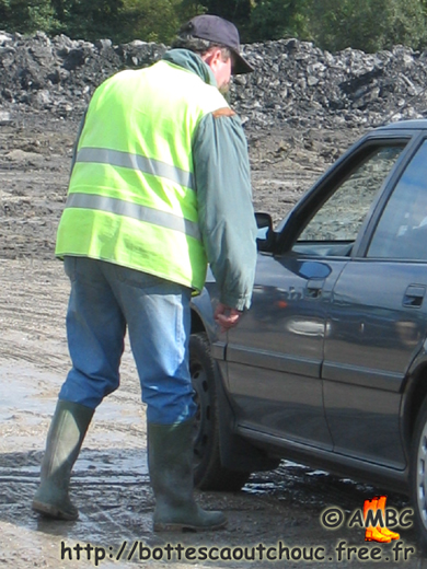 Welcome: wearing rubber boots at the car park ;  Soumagne, Belgium, Oct. 2003. Gummistiefel, rubber laarzen, stivali di gomma, bottes caoutchouc.