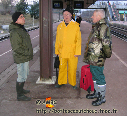 With Paul & René at the RER train station, 2006. Gummistiefel, bottes caoutchouc.