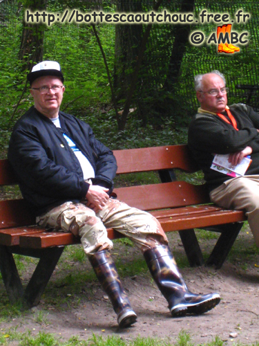 Wearing Camo PVC wellies, France, 2008. Gummistiefel, bottes caoutchouc.