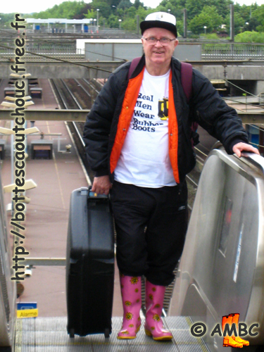 Arrival at Le Mée station, 2008. Gummistiefel, bottes caoutchouc.
