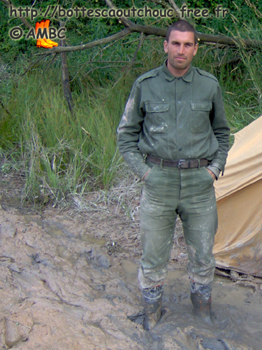 Miklos, mud camping, 2006. Gummistiefel, bottes caoutchouc, rubber boots.