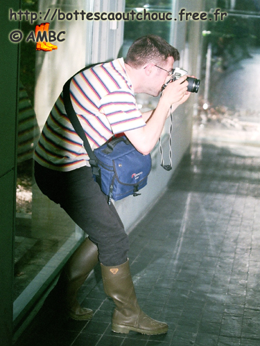 Patrick, reporter in wellies. Gummistiefel, bottes caoutchouc, rubber boots.