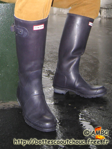 Aubergine Hunter wellies © A.M.B.C. 2011 / P. Bourcier, MAISON DE LA BOTTE EN CAOUTCHOUC