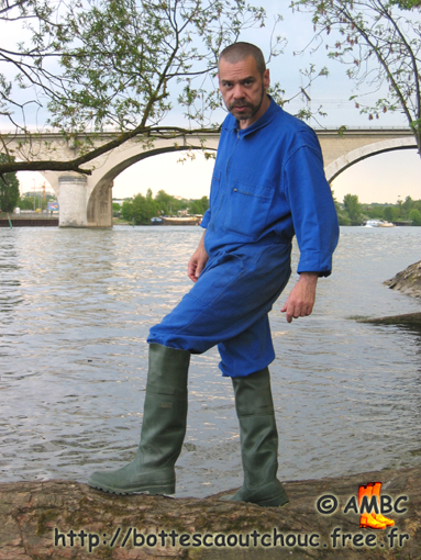 Wearing Aigle half waders, at the Seine river, 2007.