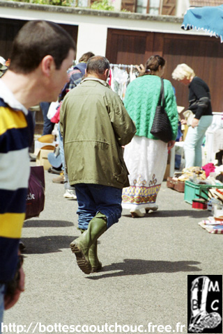 Vide grenier in Seine & Marne, 2000. 