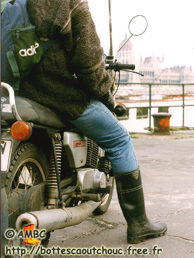 Wearing Baudou unlined gumboots in Budapest, Hungary, 10 April 1998. Gummistiefel, rubber boots, bottes caoutchouc.