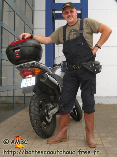 Wearing black bib & braces & Chanteclair Aigle wellies, France, 08 August 2009. Gummistiefel, rubber boots, bottes caoutchouc.