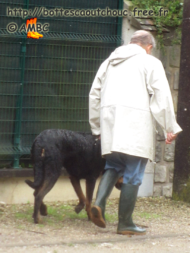 Wearing PVC wellies in Seine & Marne, France, 2012. Rubber boots, Gummistiefel, galochas, stivali di gomma.