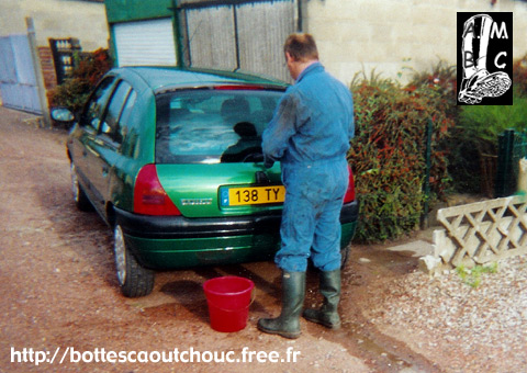 Jean-Pierre is washing his car