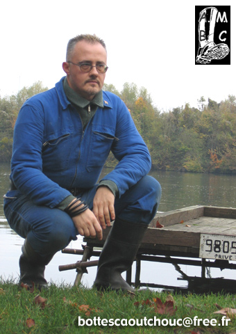 Wearing blue overalls at the Seine river, 2004