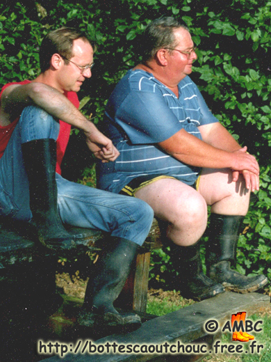 Jean-Pierre & Christian in rubber boots, France. Rubber boots, Gummistiefel, botas de goma. 