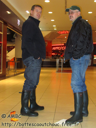 Christophe & Pascal wearing wellies at the mall; January 2011. Gummistiefel, botas de goma, gumboots.