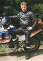 Georg en bottes retournées
