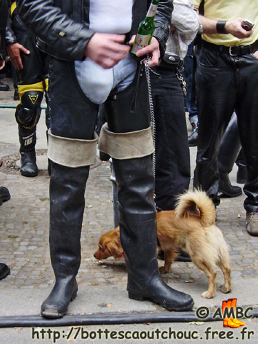 Of dog and waders, Berlin, 2008. Gummistiefel.