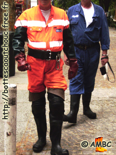 As sewermen, Berlin, 2008. Gummistiefel.
