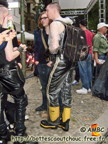 Transparent PVC & black rubber, Berlin, 2008.