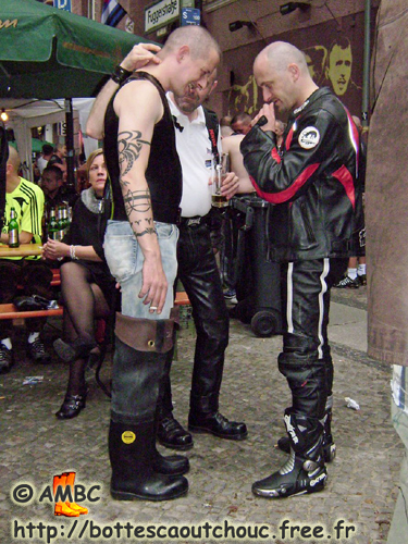 Tatooed guy wearing Bekina waders, Berlin, 2008. Gummistiefel.