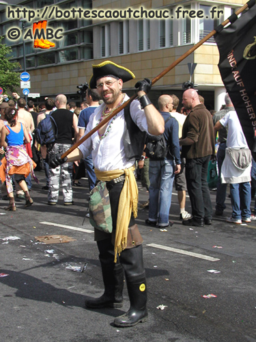 Smiling corsair in Bekina waders, Berlin, June 2007.