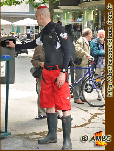 Neoprene, shorts & rubber boots. Gummistiefel. June 2011.