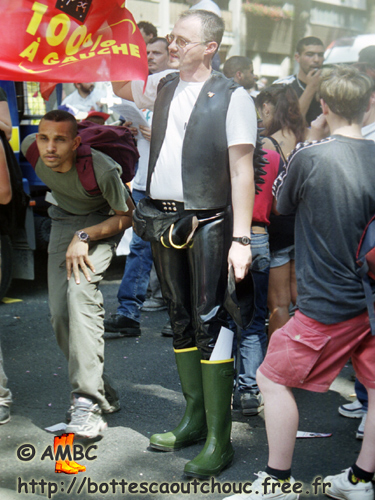pascal, wearing green American boots.