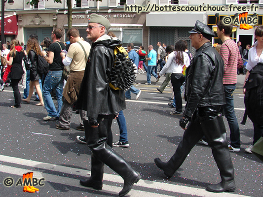 Wearing rubber (hip)boots in Paris, June 2007.