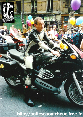Motobiker wearing Bekina belgian boots
