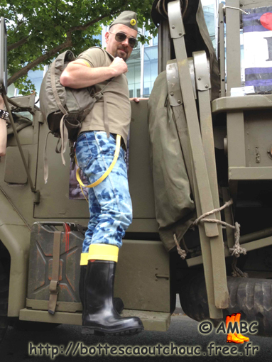 Fred wearing black Bekina boots. Gummistiefel, rubber boots, galochas, botas de goma, stivali de gomma, cizme, gummistövlar, 30 June 2012.