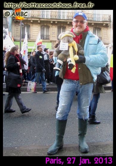 Pascal and his Lapinet in rubber boots for the demonstration. Gummistiefel, rubber boots, galochas, botas de goma, stivali de gomma, cizme, rubber laarzen, gummistövlar, January 2013.