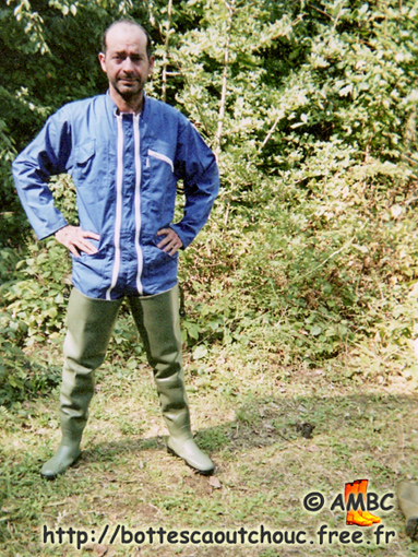 Blue overalls & Aigle waders; Gummistiefel, bottes caoutchouc, rubber laarzen, gumboots, 2009.