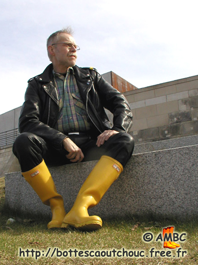 Wearing yellow Hunter, 2006. Gummistiefel.