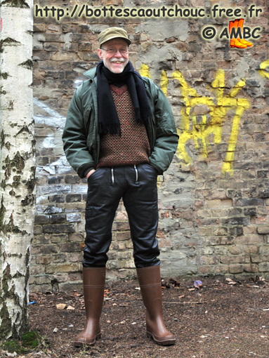 Michael, leather trousers & Baudou Gummistiefel, gumboots, rubber laarzen, botas de hule, 2009.