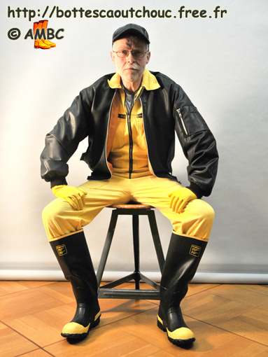 In black & Yellow... Gummistiefel, gumboots, rubber laarzen, botas de hule, 2009.
