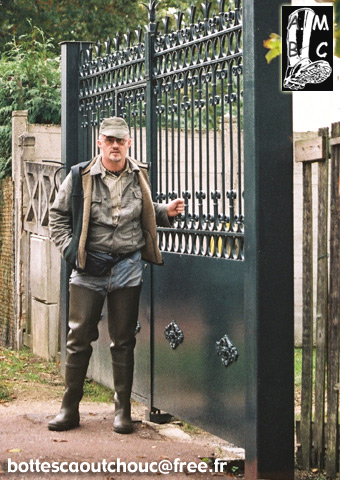 In Dammarie les Lys, wearing waders (neoprene lined)