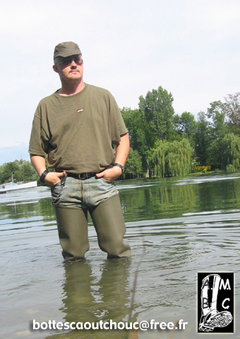 In waders in the Seine river, in Dammarie