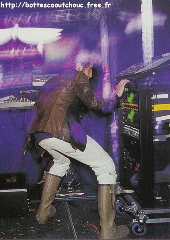 Daft Punk 1997 : Wellies in the dance tent.