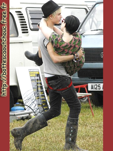 Luke Worrel & Kelly Osbourne wearing Hunter wellies at Glastonbury, 2010.