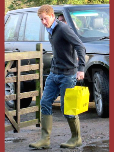 Prince Harry wearing French Le Chameau rubber boots, dec. 2011. Bottes caoutchouc.