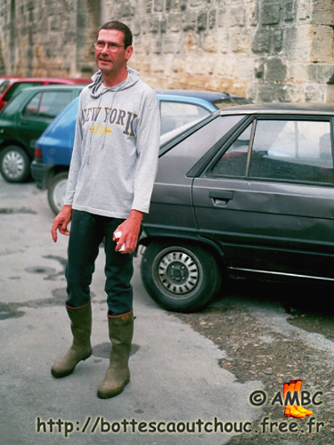 Jean-Pierre in Aigues-Mortes. Gummistiefel, bottes caoutchouc, rubber boots.