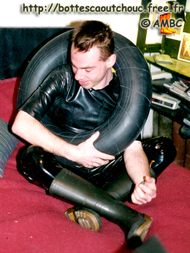 Bernd is playing with rubber... Gummistiefel, bottes caoutchouc, rubber boots.