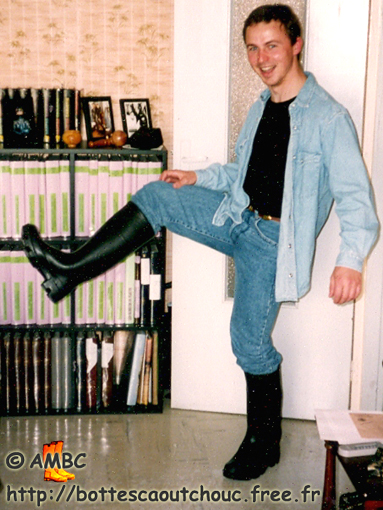 Gilbert happy with his Baudou wellies. Gummistiefel, bottes caoutchouc, rubber boots.