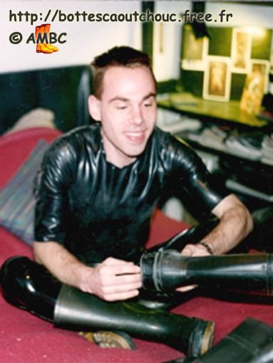 Bernd, a German rubberboots fan at Pascal's. Gummistiefel, bottes caoutchouc, rubber boots.