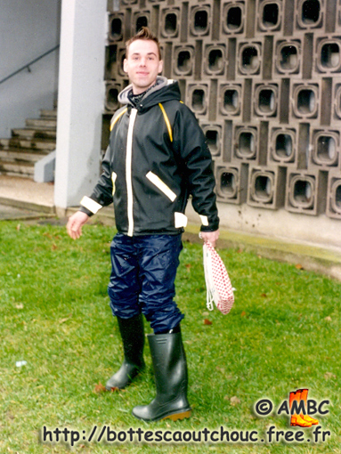 Bernd, from Germany, spent some time in Pascal's flat. Gummistiefel, bottes caoutchouc, rubber boots.