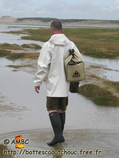 Fred in Somme bay, 2009. Gummistiefel, bottes caoutchouc, rubber boots.